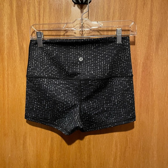 Lululemon training short - Picture 2 of 2